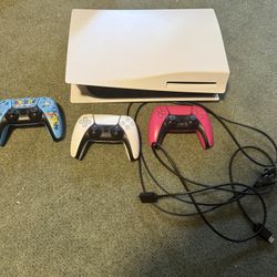 Disc Version PlayStation 5 - 3 Controllers 