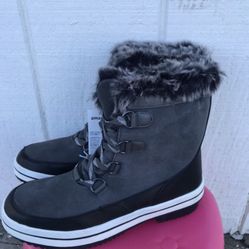 SNOW BOOTS SIZE 10 WOMEN 
