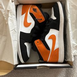Jordan 1 Mids