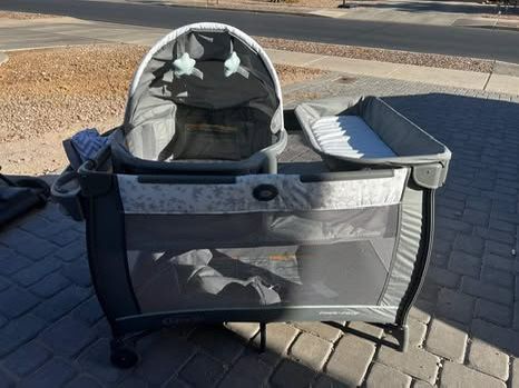 Graco Pack And Play With Bassinet And Changing Table 