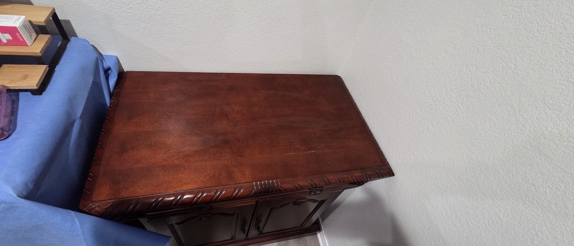 2 Nightstands, Dresser And Mirror
