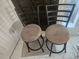 Set of 2 Bar Stools with Cushioned Seats