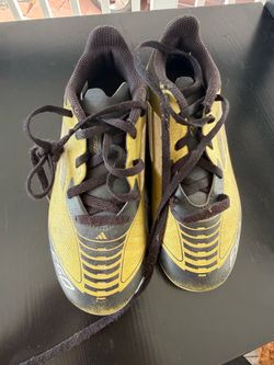 Kids soccer cleats
