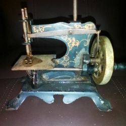 1930's German Toy Sewing Machine 