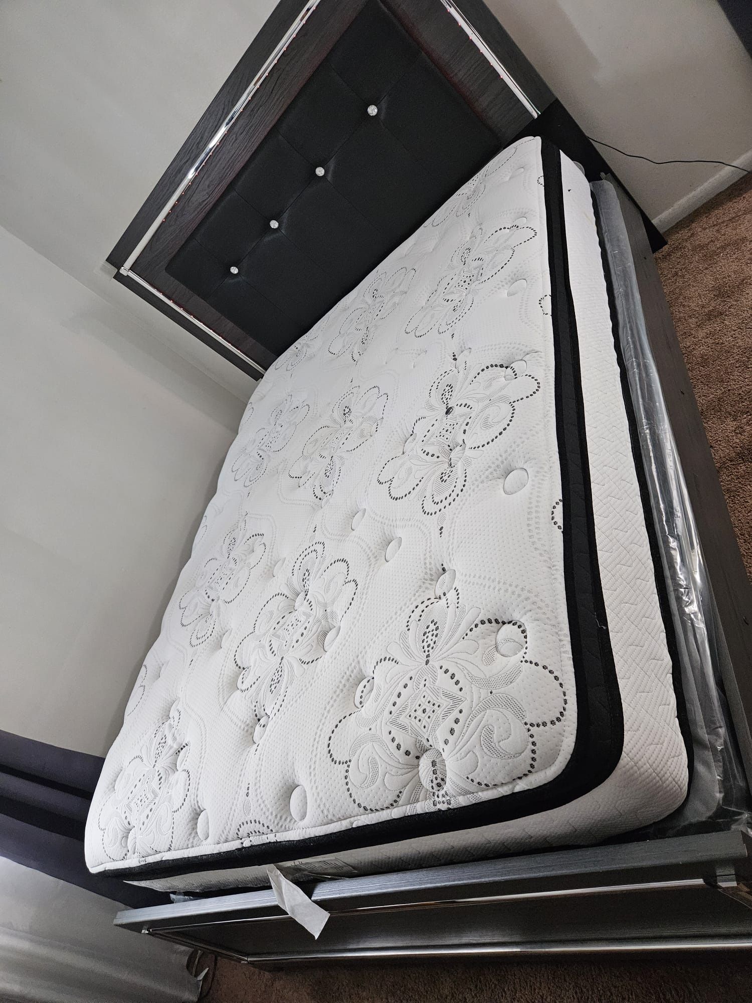 Bedroom Set (Queen) With Mattress