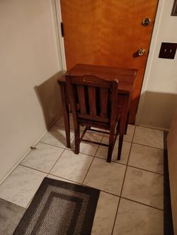 Small table/chair