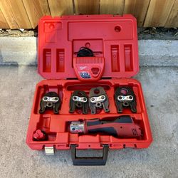 Milwaukee M12 Press Tool With 4 Jaws, Battery Charger & case