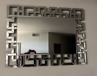 Beautiful accent wall Mirror