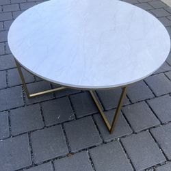Incredible condition, coffee table 34 inches across