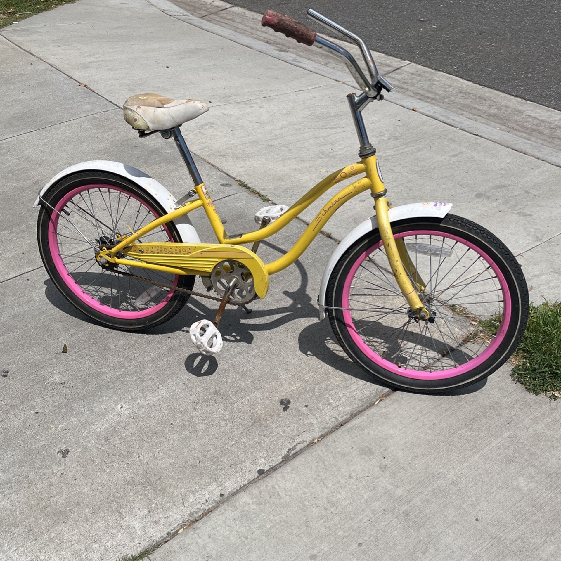 SCHWINN GIRL BIKE