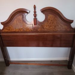 4 PiECE Wood BEDROOM set.