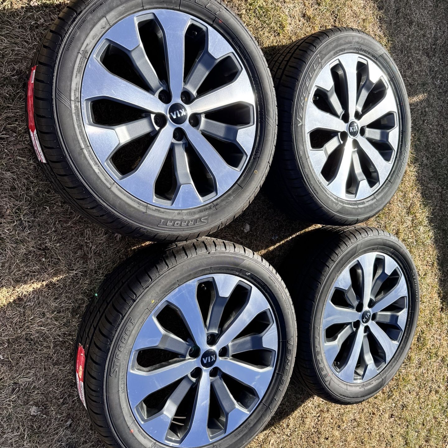 Kia Telluride 20” wheels with New 245 50 20 All Season Tires for Sale ...