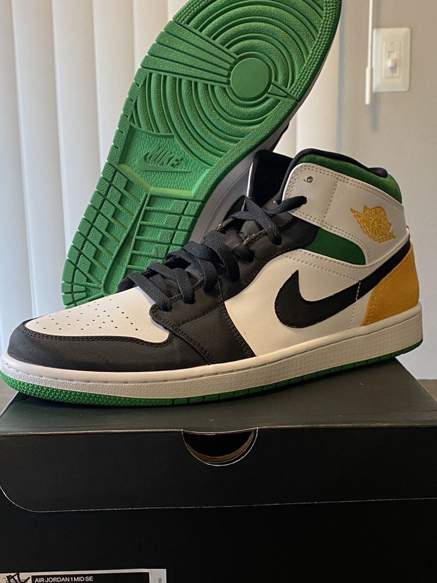 jordan 1 mid se oakland