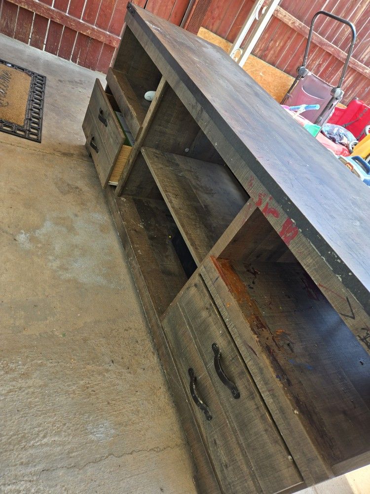 Free TV Stand