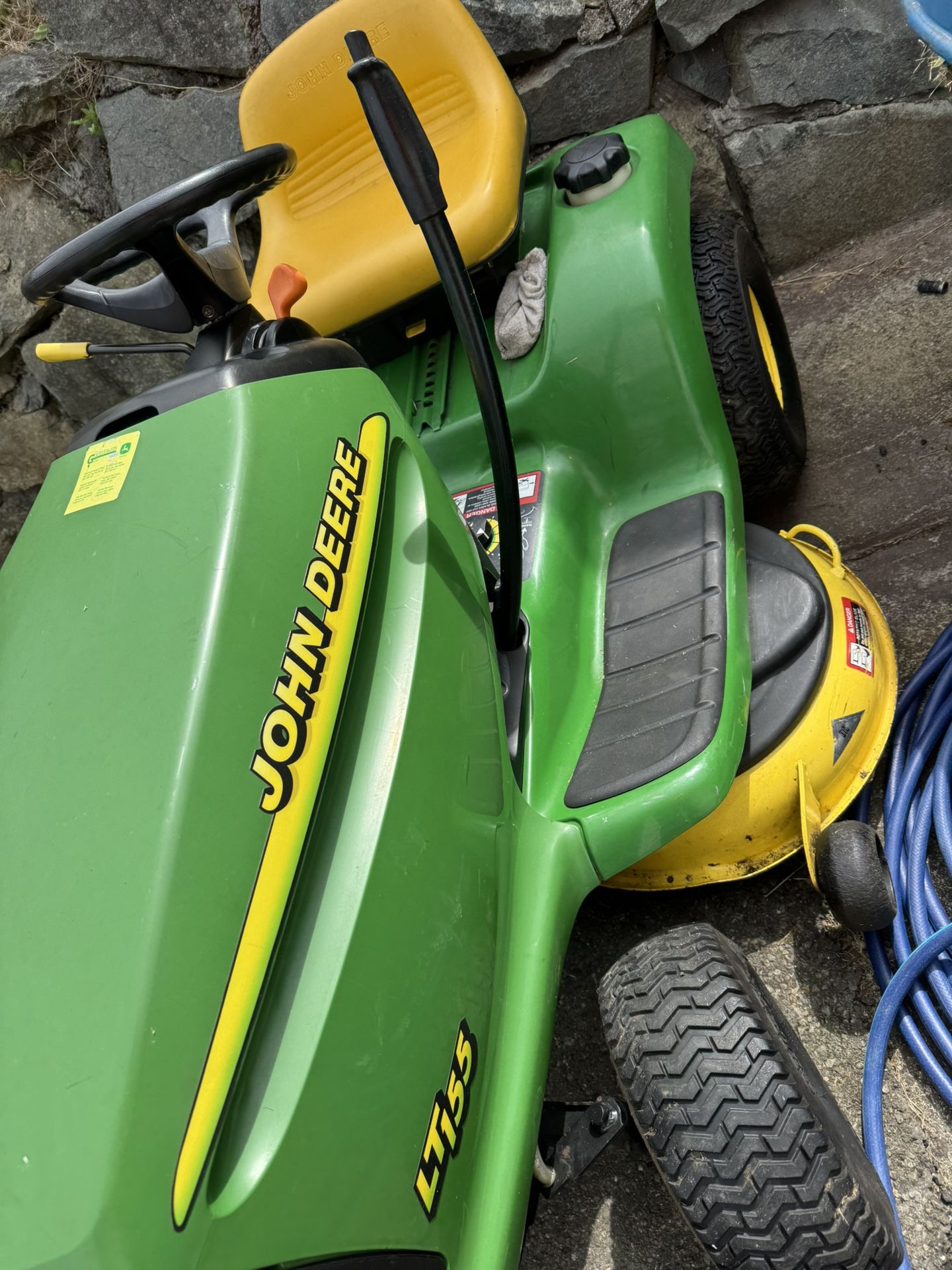 John Deere LT155 Riding Lawn Tractor – Excellent Condition! 🌾