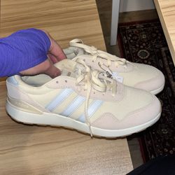 Women’s Adidas Running 60s 4.0 Size 9.5