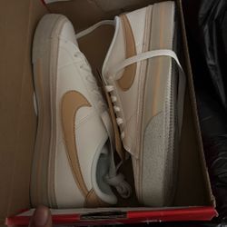 Brand New Woman’s Nike Court Legacy No