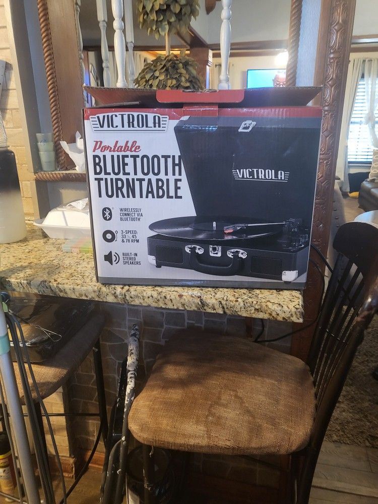  Victroba Portable  Bluetooth  Turntable  