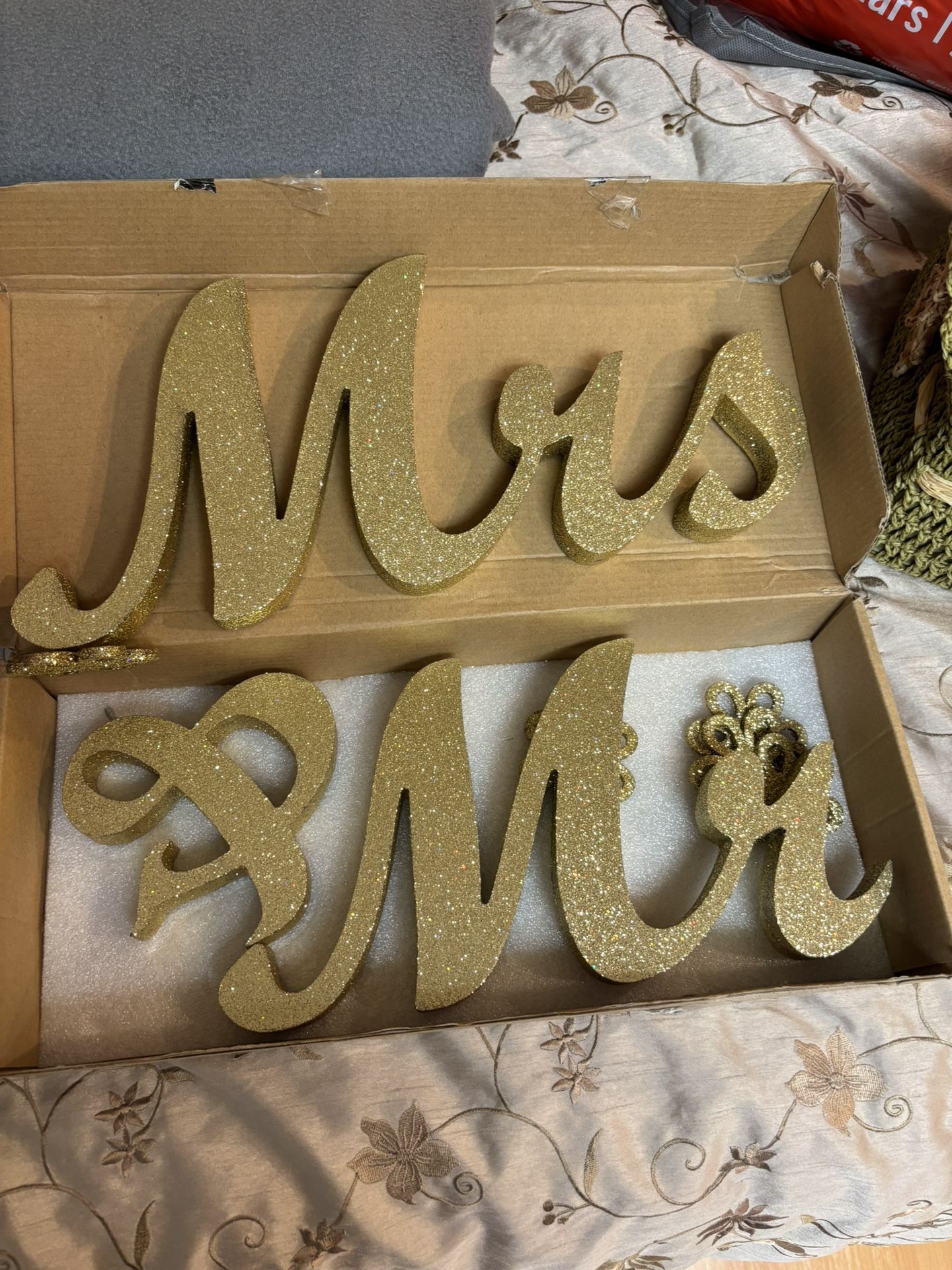 Mr & Mrs Sign