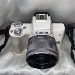 Canon EOS M50 Mirrorless Camera with 15-45mm Lens in Mint Condition