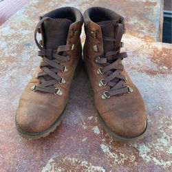 Women’s Winter Boot Size 6