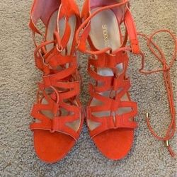Women’s heeled sandals size 9 / like new condition