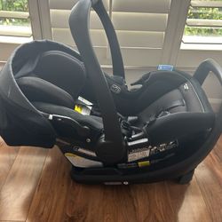 Graco Snug fit 35 Infant Car Seat With Base