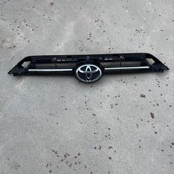 OEM Toyota 4Runner Upper grille