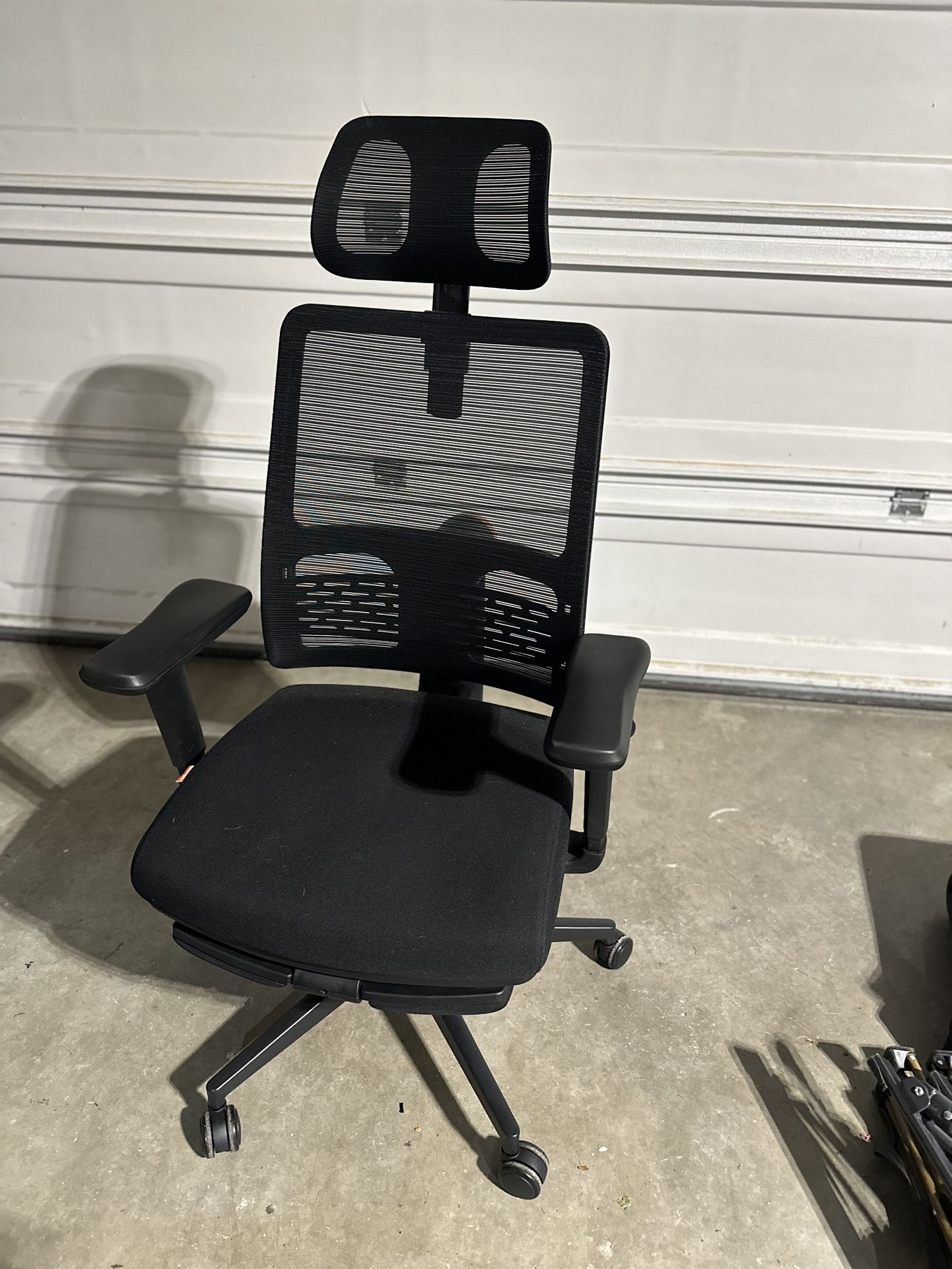 Newtral Ergonomic Chair with Footrest -