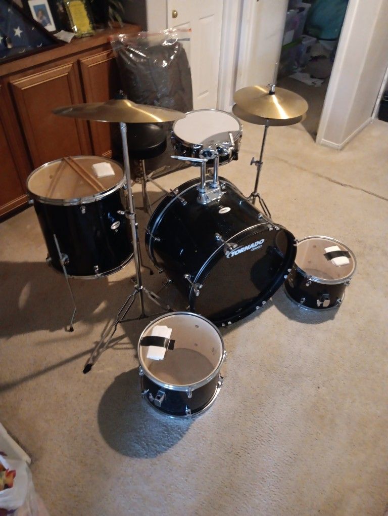 Tornado Mapex 5-piece Drum Set