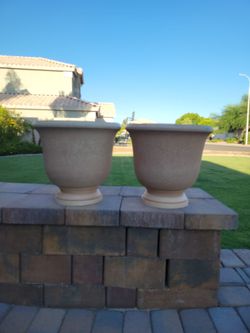 Vigoro18 in. W x 16.2 H Corsica Terra Resin Urn Planter 2-Pack