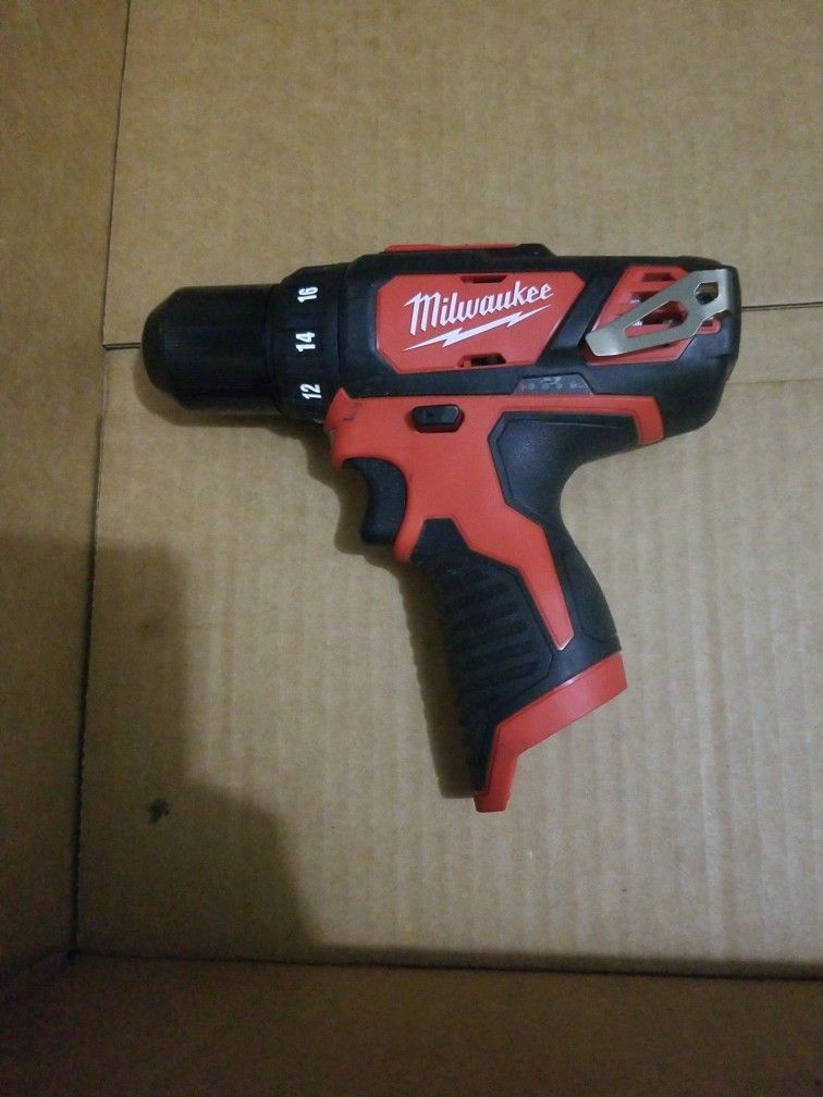 3/8 Drill Driver
Milwaukee 12v