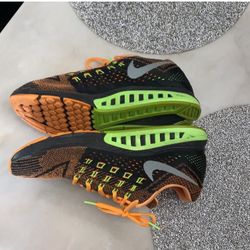 Nike Flyknit - Size 9 1/2!