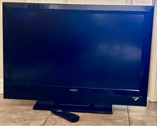 Vizio Flat Screen TV with Remote