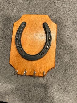 Various cowboy boot and horseshoe key set