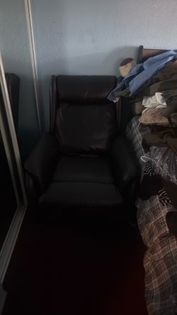 Recliner chair (good conditon but reclining function does not work)