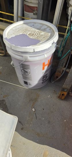 tengo una cubeta de pintura dela marca BEHR color gris claro para exterior ceme rompio la cubeta original y la puce en esta cubeta quiero 60