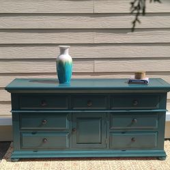 Stunning refinished Broyhill dresser real wood 
