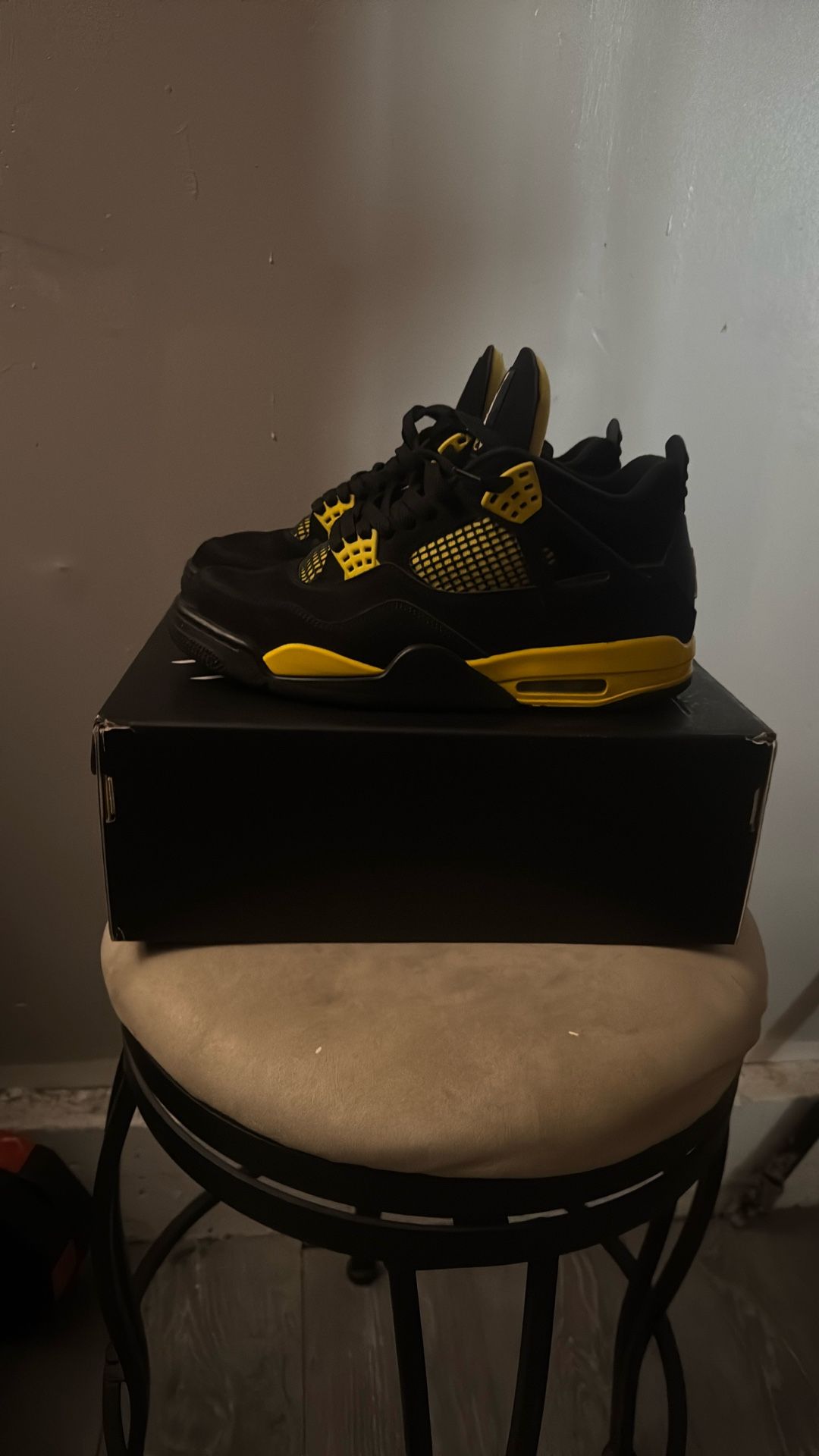 Jordan 4 Thunders Size 11