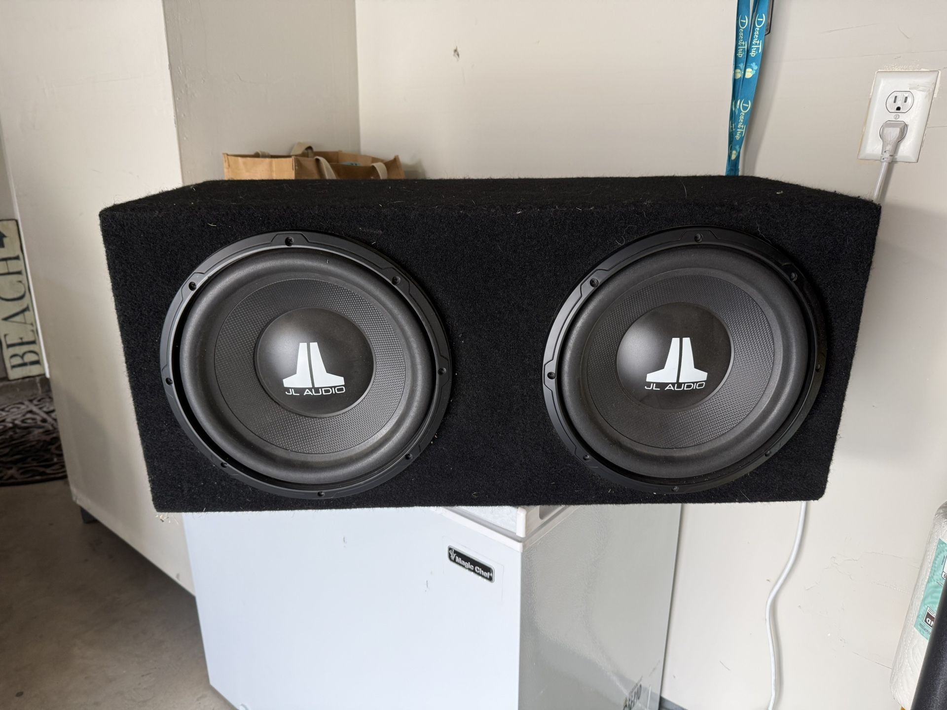 2 12” JL AUDIO SUBWOOFERS + BOX