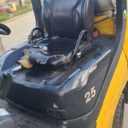 Forklift 
