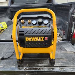 DEWALT
2.5 Gal. Portable Electric Heavy Duty 200 PSI Quiet Air Compressor