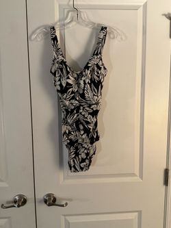 Tropical Escape Black & White Floral One-Piece Swimsuit size 10