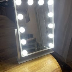 Mirror With Lights 