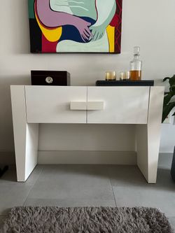 Entryway table - rooms to go