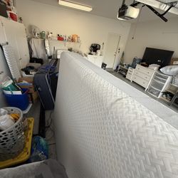 Mattress (queen) 