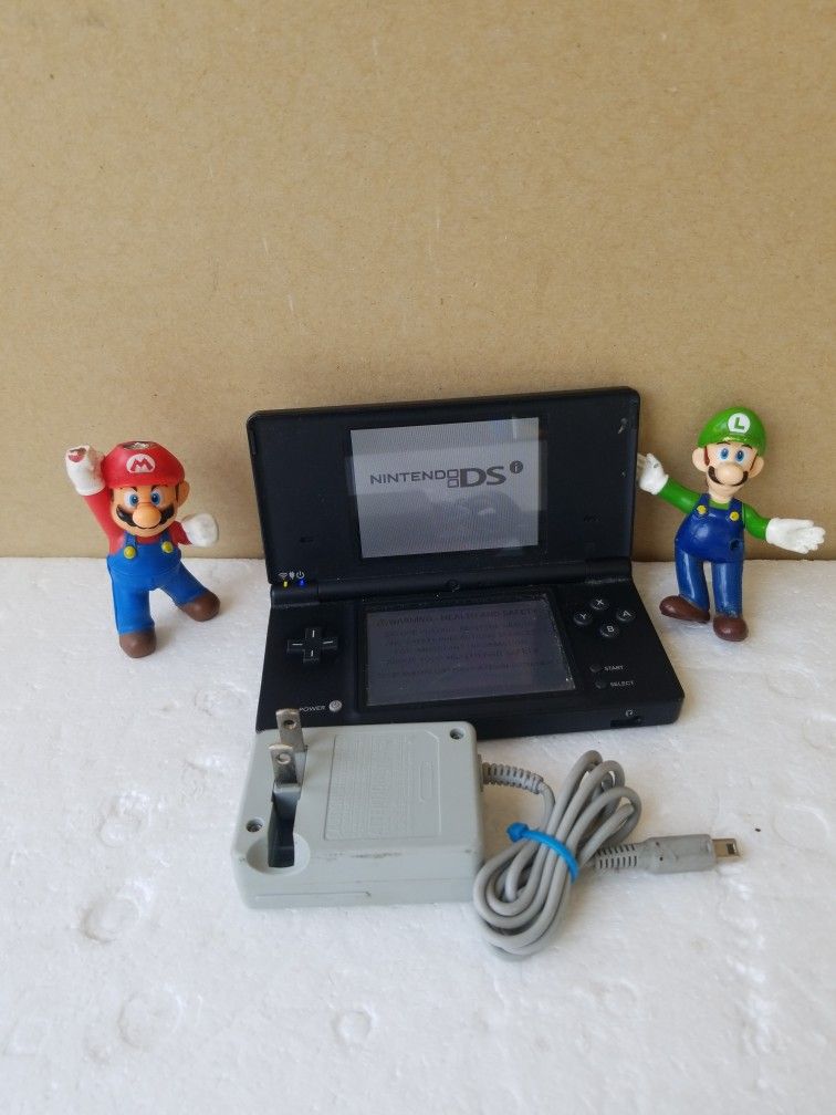 DS (i) BEUTIFUL Black CONSOL original WITH Charger INCLUDED