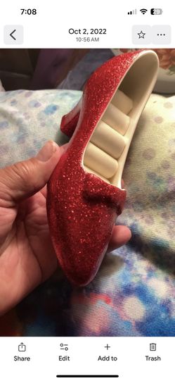 Lenox , "The Wizard of Oz"Dorothy's Ruby Slipper Ring Holder