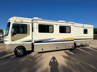 2003 Fleetwood bounder 35e * dual slides sleeps 6 great cond *