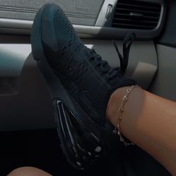 Black Nike Air Max
